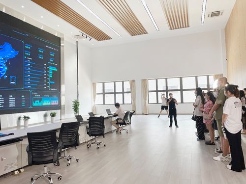 福貝寵食4.0智能工廠 引領(lǐng)寵物食品智能智造新時(shí)代的多媒體產(chǎn)品